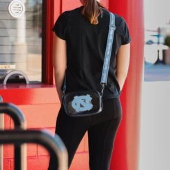 FOCO North Carolina Tar Heels Team Stripe Clear Crossbody Bag -FOCO Shop BGCLRNCTMSTPCAMNC g3