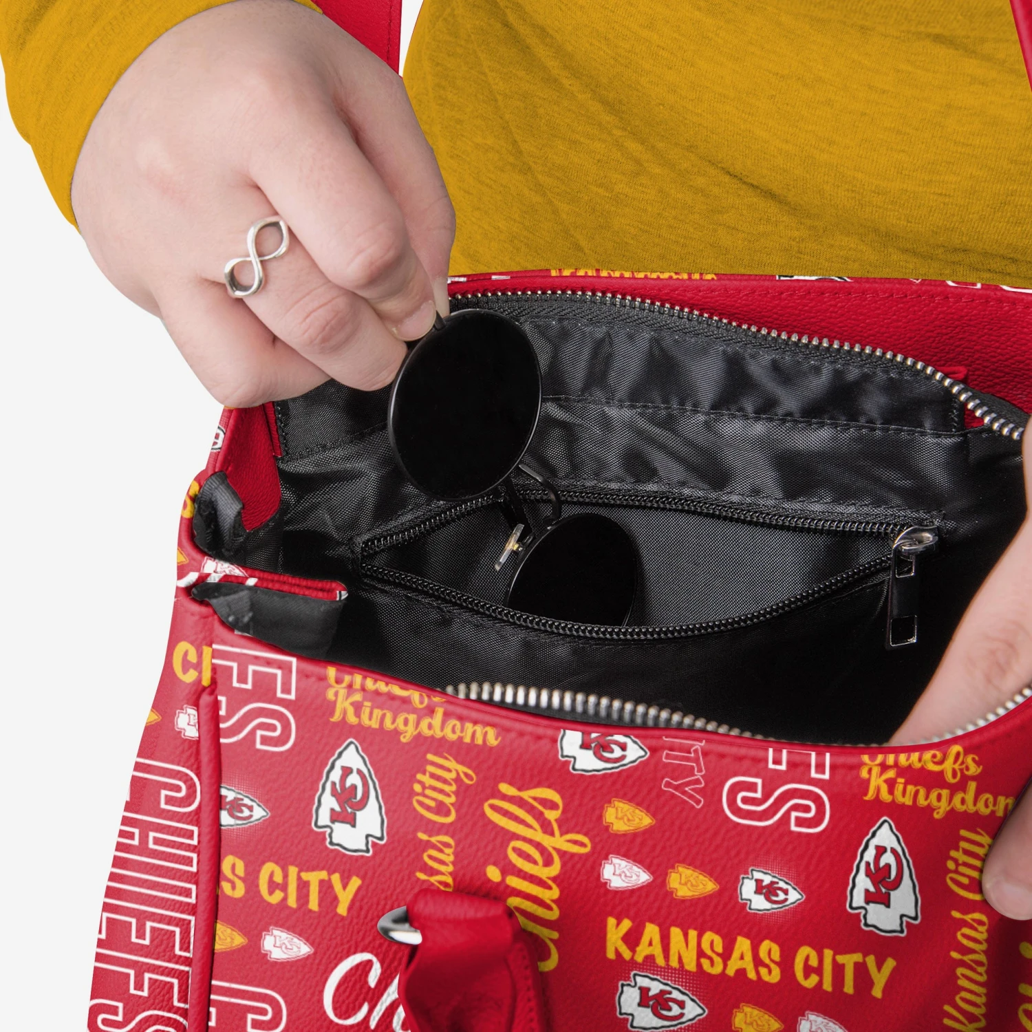 FOCO Kansas City Chiefs Spirited Style Printed Collection Purse 5 FOCO Kansas City Chiefs Spirited Style Printed Collection Purse - Image 3