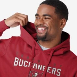 FOCO Tampa Bay Buccaneers Solid Hoodie 10 FOCO Tampa Bay Buccaneers Solid Hoodie -FOCO Shop HDNFSLBCTB g4