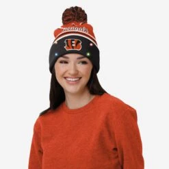 FOCO Cincinnati Bengals Womens Wordmark Script Light Up Beanie -FOCO Shop SKWMNFSCRWRMKLUCIB g3