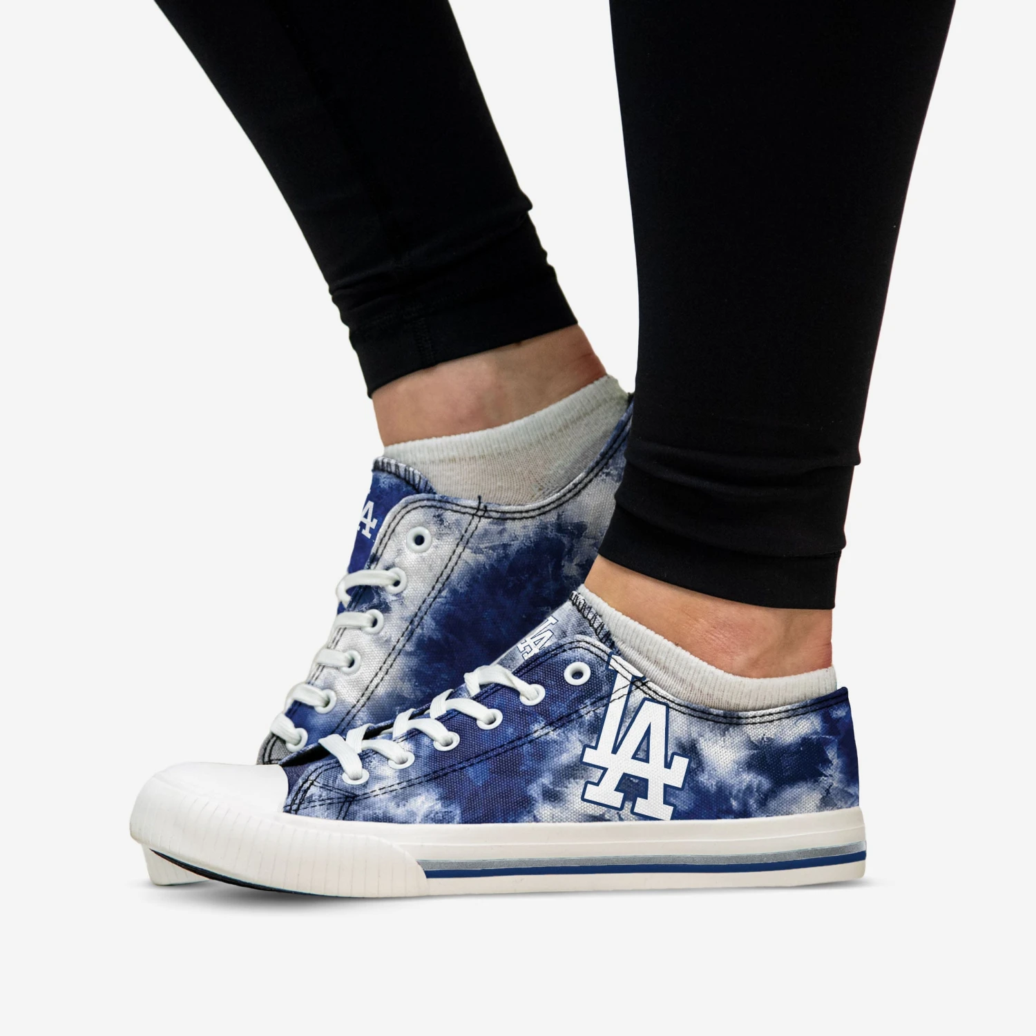 FOCO Los Angeles Dodgers Womens Low Top Tie-Dye Canvas Shoe 6 FOCO Los Angeles Dodgers Womens Low Top Tie-Dye Canvas Shoe - Image 4