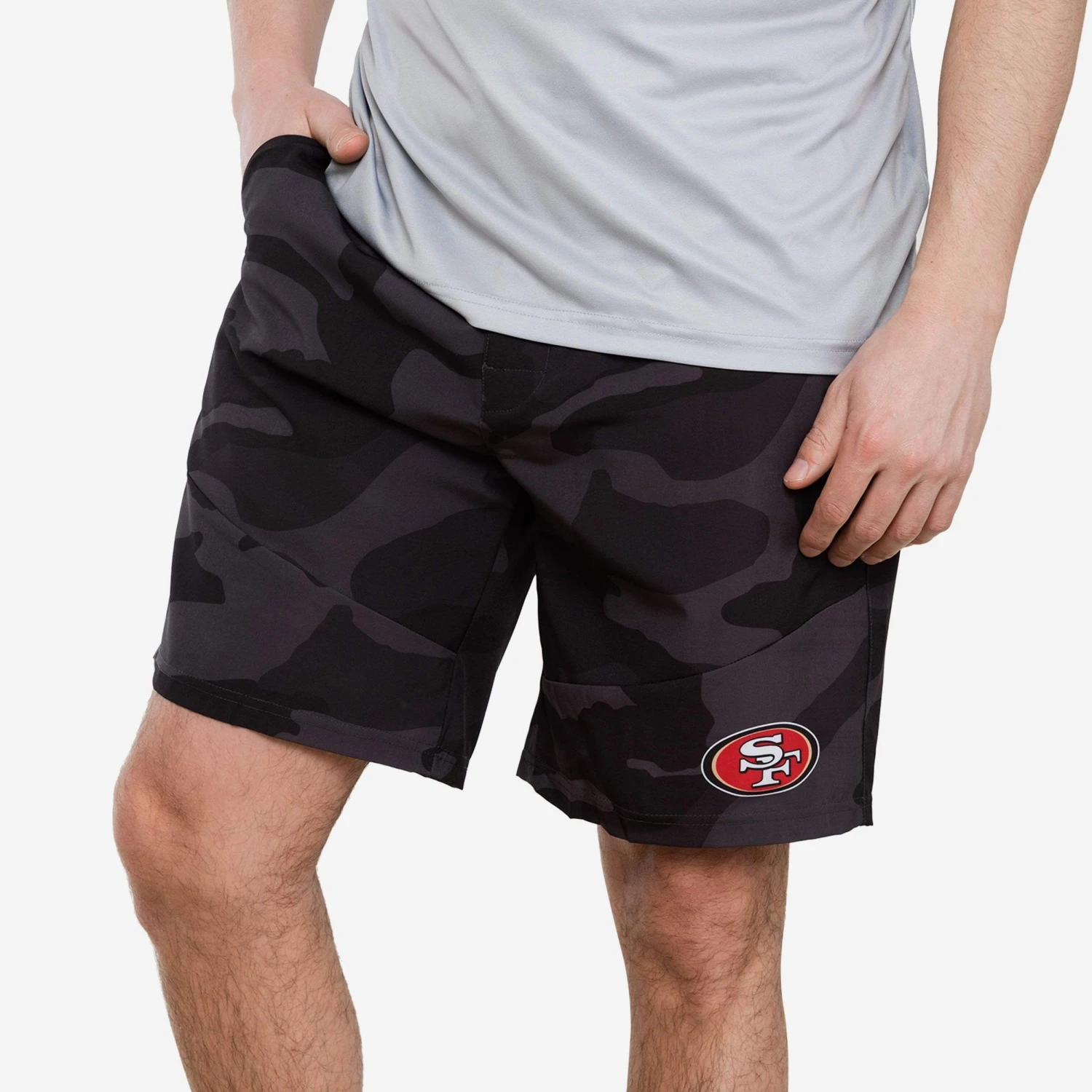 FOCO San Francisco 49ers Nightcap Camo Walking Shorts 3 FOCO San Francisco 49ers Nightcap Camo Walking Shorts